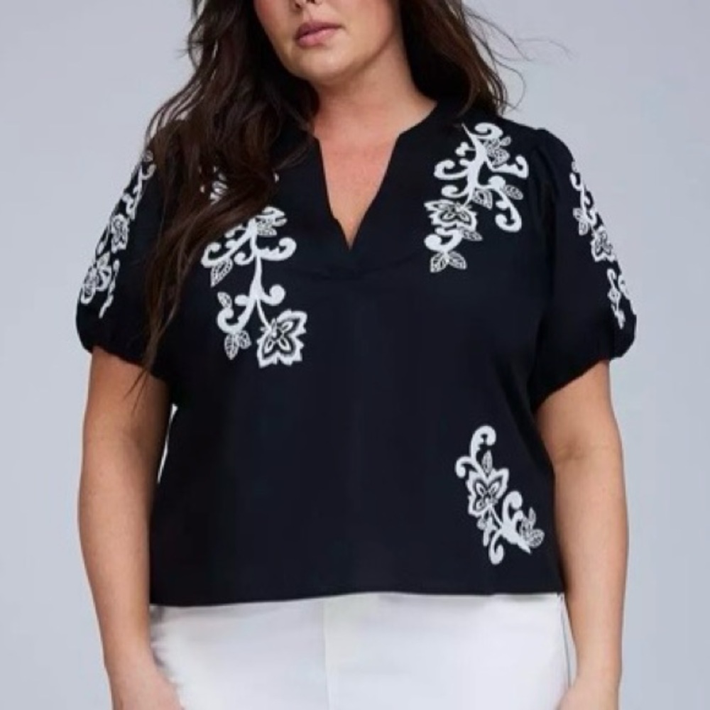 Torrid Belle Isle Embroidered Puff Sleeve Top
Women’s Size 4X Black White cotton